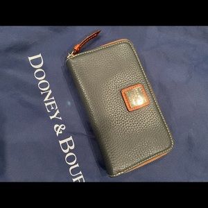 Dooney & Bourke wallet